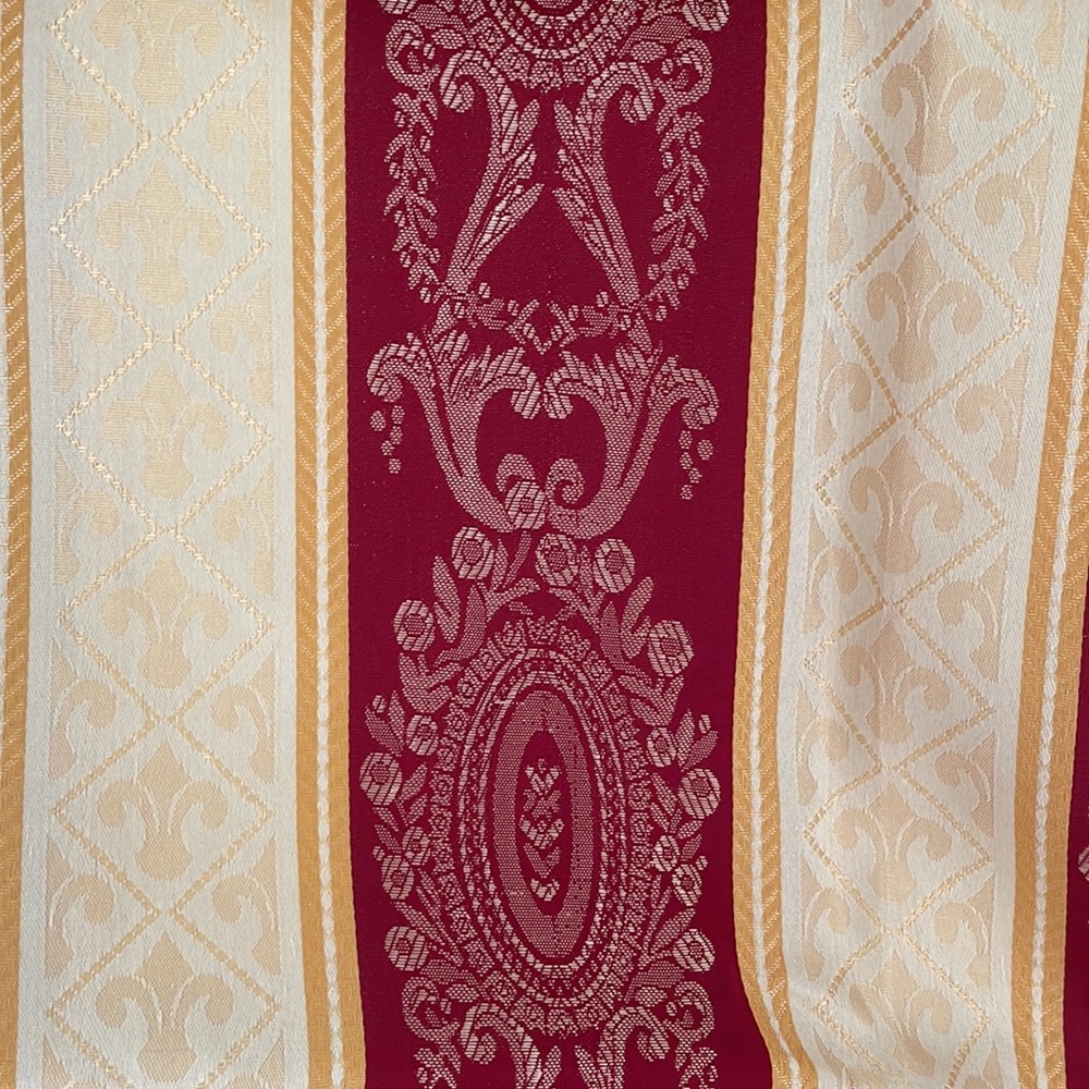 Red & Cream Drape - Picture 2 of 4